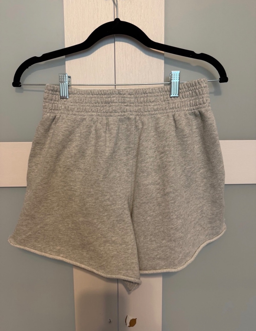 Aerie Grey Fleece Raw Hem Lounge Shorts XS VGUC - Picture 3 of 3